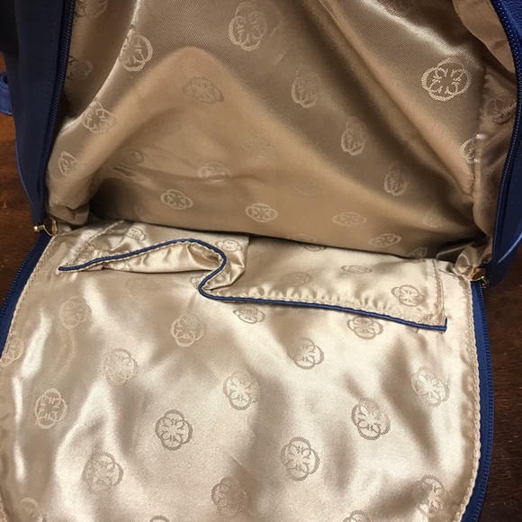 Backpack - Picture 2 of 8